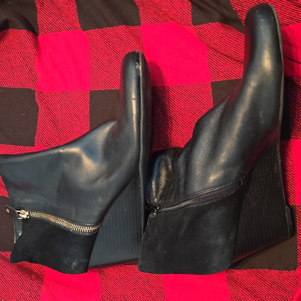 Black Isaac Mizrahi Live Kierra leather and suede wedge ankle boot